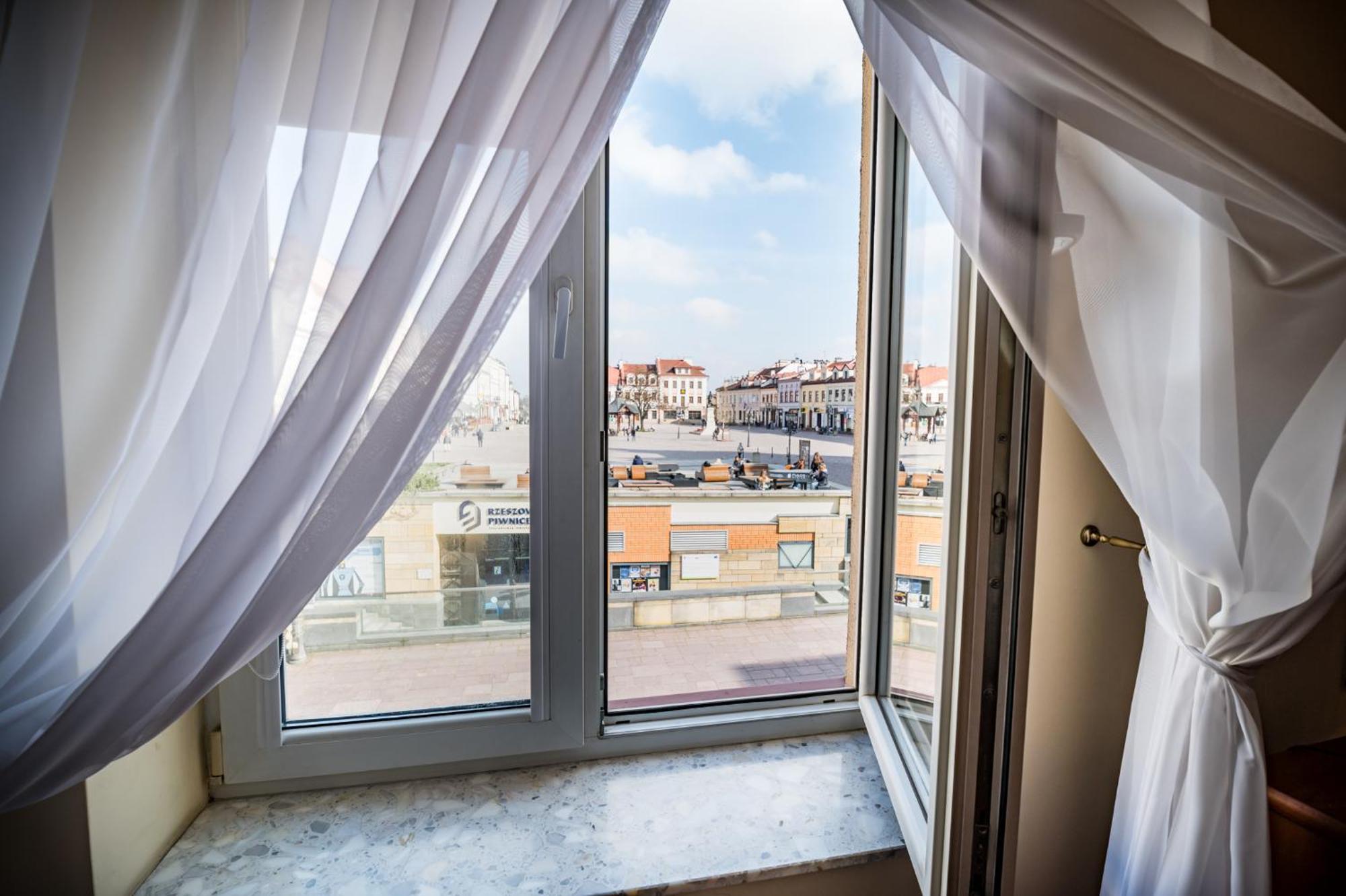 Ferienwohnung Pod Ratuszem Rzeszów Exterior foto